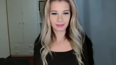 KristineAmore online show from November 2025 07:25:01 PM