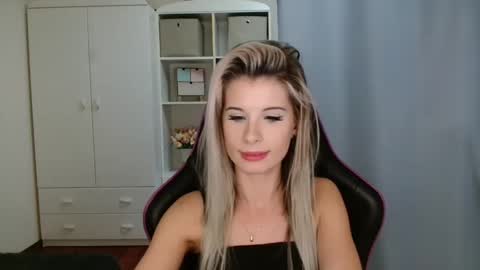 KristineAmore online show from November 2025 07:36:02 PM