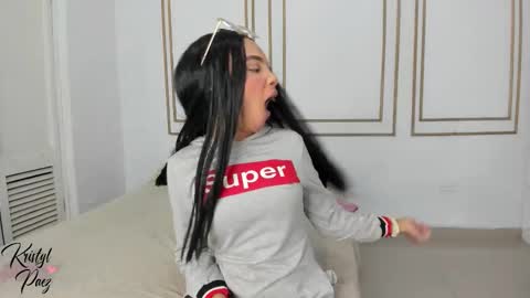 Cristina online show from November 2025 07:34:02 PM