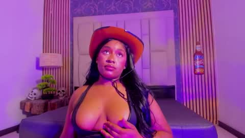 Snapshot of krixtybrown chatting on October 2025 10:03:02 PM krixty online show from October 2025 10:03:02 PM