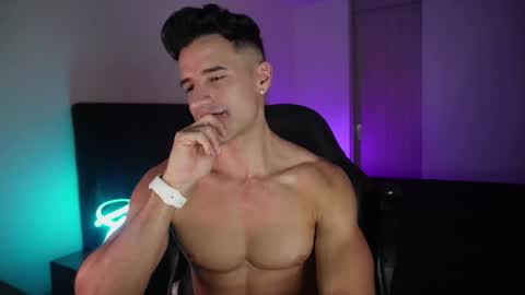 Snapshot of krops_ chatting on November 2025 07:33:02 AM KROPS online show from November 2025 07:33:02 AM