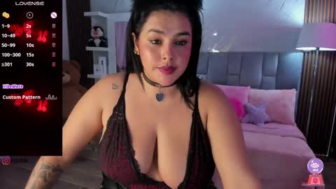 Snapshot of krysstal__ chatting on February 2025 10:26:01 AM online show from February 2025 10:26:01 AM