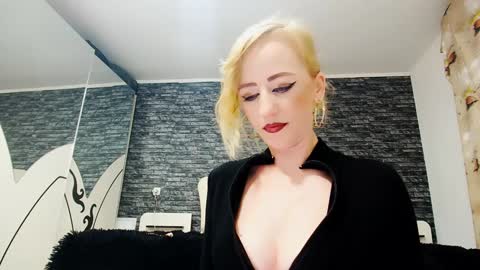 krystal desire online show from December 2024 09:00:02 PM