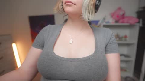 Snapshot of krystalsyxx chatting on November 2025 10:37:01 PM Krystal Syx online show from November 2025 10:37:01 PM