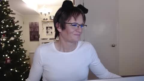 Cait online show from December 2025 02:09:02 AM