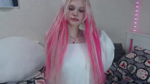 Snapshot of kttyemiow__ chatting on February 2025 08:00:01 PM Emilia online show from February 2025 08:00:01 PM