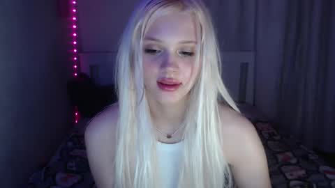 Snapshot of kttyemiow__ chatting on February 2025 01:57:02 AM Emilia online show from February 2025 01:57:02 AM