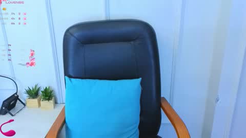 Snapshot of kuro_ren chatting on October 2025 12:38:02 PM Ren online show from October 2025 12:38:02 PM