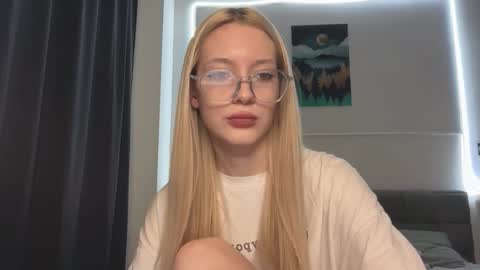 Snapshot of kvetapin chatting on January 2026 11:20:02 PM Bella and Alexandra online show from January 2026 11:20:02 PM