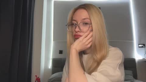 Snapshot of kvetapin chatting on January 2026 12:16:01 AM Bella and Alexandra online show from January 2026 12:16:01 AM