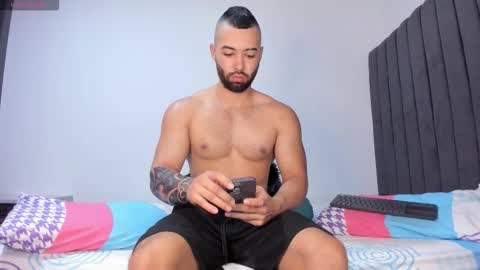 Snapshot of kyle_collinz chatting on November 2025 10:21:02 PM Kyle collinz online show from November 2025 10:21:02 PM