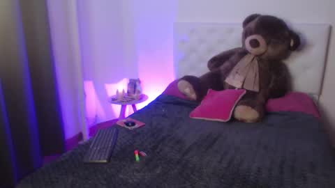 Snapshot of kylie444 chatting on September 2025 01:40:02 AM Sara online show from September 2025 01:40:02 AM