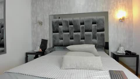 Kylie Devis  online show from September 2025 04:36:02 AM