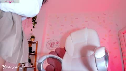 Snapshot of kylie_evans_18 chatting on March 2026 08:51:01 AM Kylie online show from March 2026 08:51:01 AM