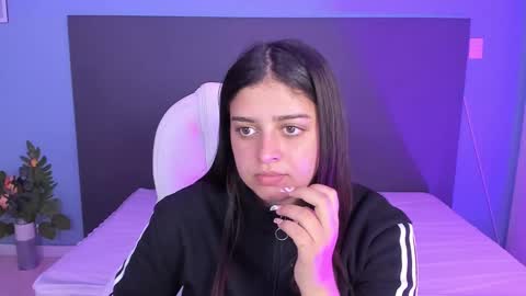 Snapshot of kylie_reyes chatting on January 2025 07:21:01 PM Kylie Reyes online show from January 2025 07:21:01 PM