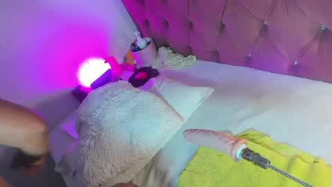 kylie Sttel online show from April 2026 12:01:01 PM