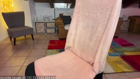 Kylie  online show from November 2025 02:38:02 PM