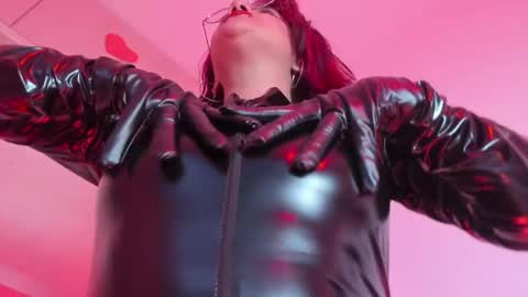 K Y L I E online show from October 2025 08:51:02 PM