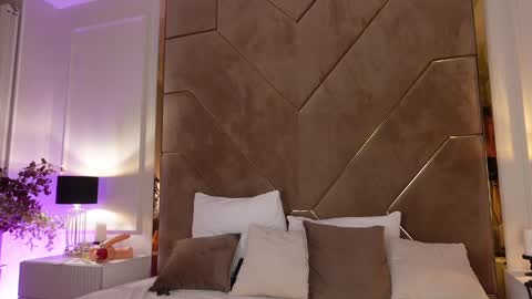 Kylie  online show from February 2025 05:37:01 AM