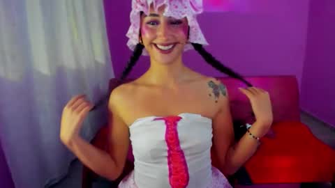 Snapshot of kymgiraldo8 chatting on November 2025 07:43:02 AM Kym Giraldo online show from November 2025 07:43:02 AM