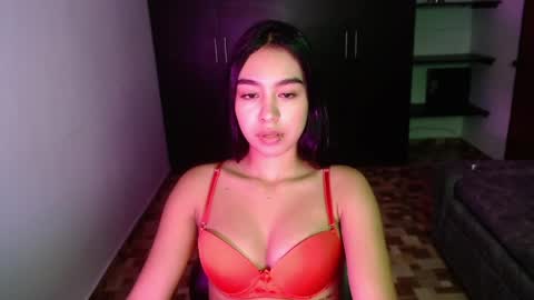 Kyra  online show from March 2026 01:06:01 PM