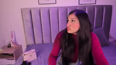 Emily  Laila  online show from November 2025 12:13:01 PM