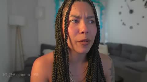 schedule 300 pm - 1100pm colombia time online show from December 2025 10:04:02 PM