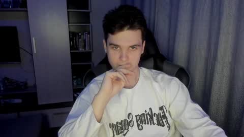 Snapshot of kyroro_lucifer chatting on December 2024 10:00:01 PM Kyroro online show from December 2024 10:00:01 PM