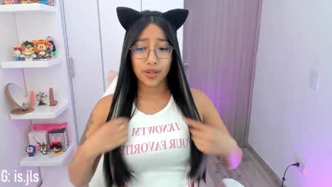 Snapshot of kyy_isa chatting on September 2025 03:43:02 AM IG online show from September 2025 03:43:02 AM