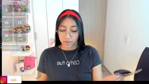 Snapshot of kyy_isa chatting on October 2025 04:12:01 AM IG online show from October 2025 04:12:01 AM