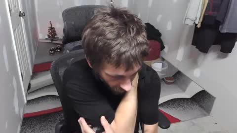 Snapshot of l1v1nth3dr3am chatting on November 2025 04:32:02 AM l1v1nth3dr3am online show from November 2025 04:32:02 AM