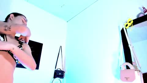 Snapshot of la_ratona_1 chatting on May 2026 10:52:02 AM AriSaray online show from May 2026 10:52:02 AM