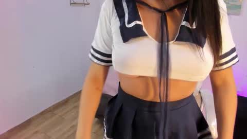  L A R A   online show from October 2025 09:00:02 PM