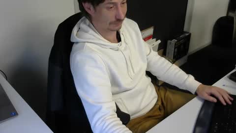 labelette007 online show from December 2024 03:05:02 PM