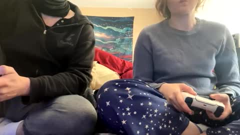 lacedinsin online show from April 2026 06:15:01 PM