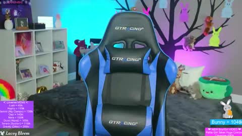 Lacey Bloom online show from April 2026 01:28:02 AM