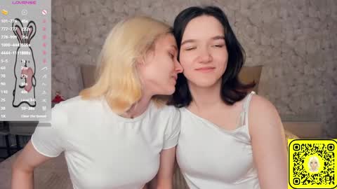 Snapshot of lacyedison chatting on June 2026 07:03:02 PM Violet and Isabel online show from June 2026 07:03:02 PM