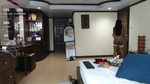 Snapshot of ladii_mia chatting on February 2025 11:22:02 AM Mia online show from February 2025 11:22:02 AM