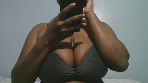 lady_dearra online show from February 2026 02:51:01 AM