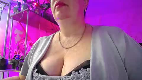 Snapshot of lady_gloria chatting on March 2025 05:20:01 AM Lady Gloria online show from March 2025 05:20:01 AM