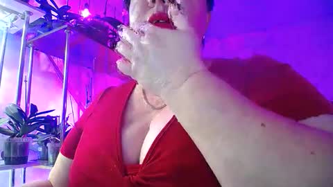 Snapshot of lady_gloria chatting on December 2025 05:47:01 AM Lady Gloria online show from December 2025 05:47:01 AM