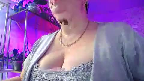 Snapshot of lady_gloria chatting on January 2026 06:29:02 AM Lady Gloria online show from January 2026 06:29:02 AM