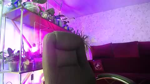 Snapshot of lady_gloria chatting on February 2026 07:10:02 AM Lady Gloria online show from February 2026 07:10:02 AM