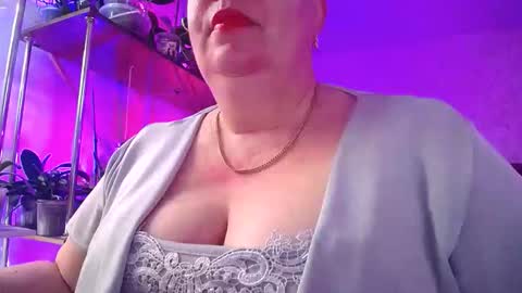 Snapshot of lady_gloria chatting on February 2026 01:41:01 PM Lady Gloria online show from February 2026 01:41:01 PM