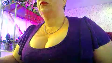 Snapshot of lady_gloria chatting on May 2026 05:59:01 AM Lady Gloria online show from May 2026 05:59:01 AM