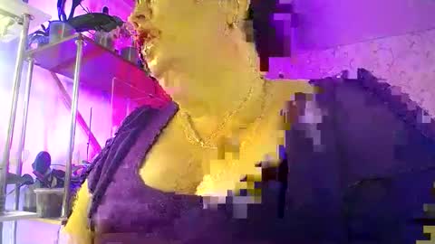 Snapshot of lady_gloria chatting on May 2026 06:10:02 AM Lady Gloria online show from May 2026 06:10:02 AM