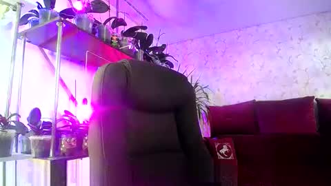 Snapshot of lady_gloria chatting on June 2026 07:06:02 AM Lady Gloria online show from June 2026 07:06:02 AM