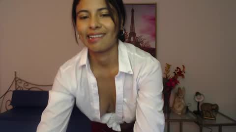 Snapshot of lady_isabella_ chatting on June 2026 02:33:01 PM Lady Isabella online show from June 2026 02:33:01 PM