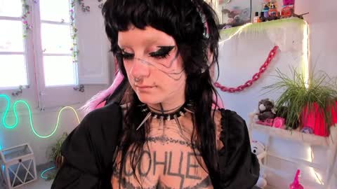 Mia online show from March 2026 11:43:02 AM