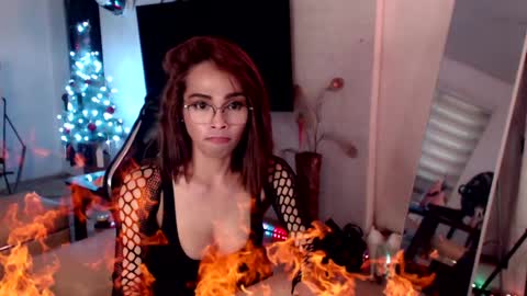 Snapshot of lady_sovereign chatting on December 2024 01:07:02 AM M MMY online show from December 2024 01:07:02 AM